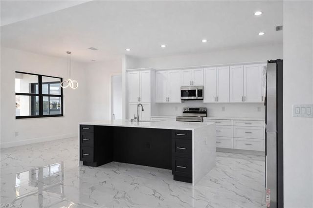 811 Dartmouth CT, Lehigh Acres, FL 33974