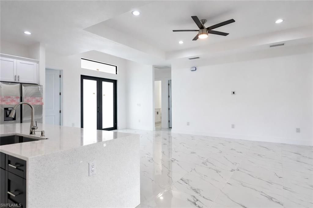 811 Dartmouth CT, LEHIGH ACRES, FL 33974 — photo 3