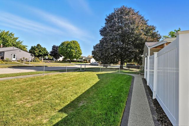 43263 Hartwick Drive, Sterling Heights, MI 48313