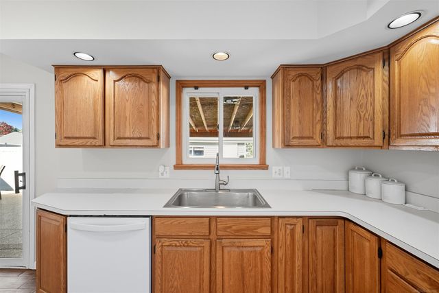 43263 Hartwick Drive, Sterling Heights, MI 48313