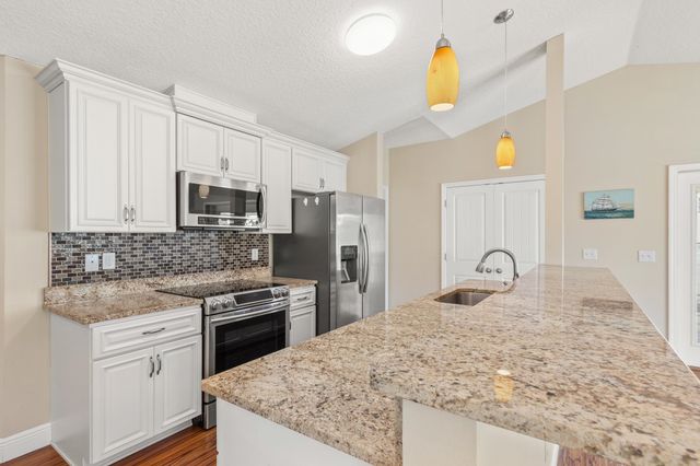 32 S Comares Ave, St Augustine, FL 32080