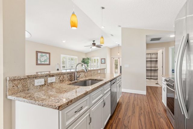 32 S Comares Ave, St Augustine, FL 32080