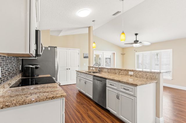 32 S Comares Ave, St Augustine, FL 32080