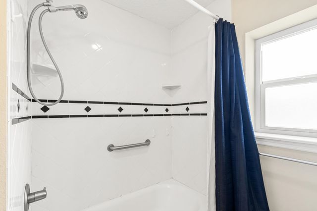 32 S Comares Ave, St Augustine, FL 32080