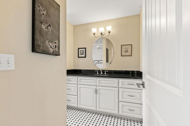 32 S Comares Ave, St Augustine, FL 32080