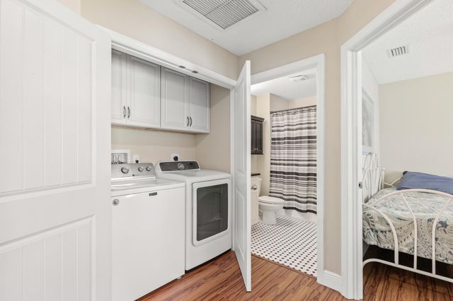 32 S Comares Ave, St Augustine, FL 32080