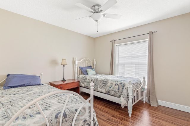 32 S Comares Ave, St Augustine, FL 32080