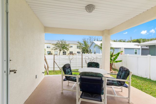 32 S Comares Ave, St Augustine, FL 32080