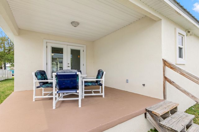 32 S Comares Ave, St Augustine, FL 32080