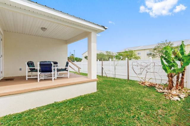 32 S Comares Ave, St Augustine, FL 32080