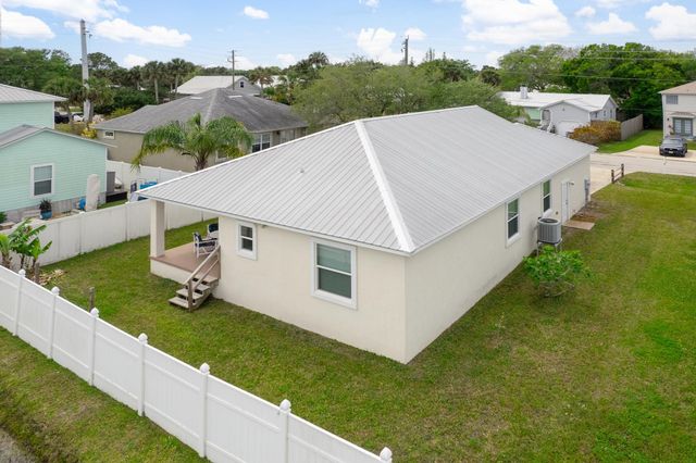 32 S Comares Ave, St Augustine, FL 32080