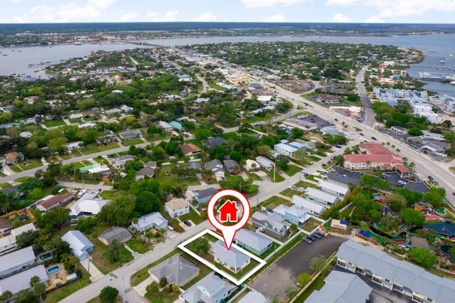 32 S Comares Ave, St Augustine, FL 32080