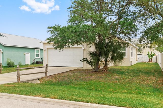 32 S Comares Ave, St Augustine, FL 32080