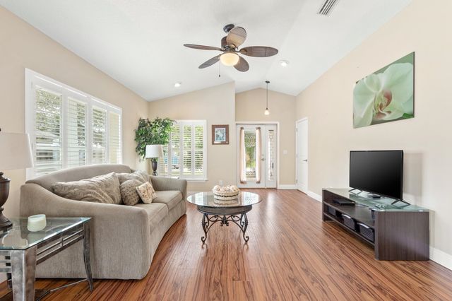 32 S Comares Ave, St Augustine, FL 32080