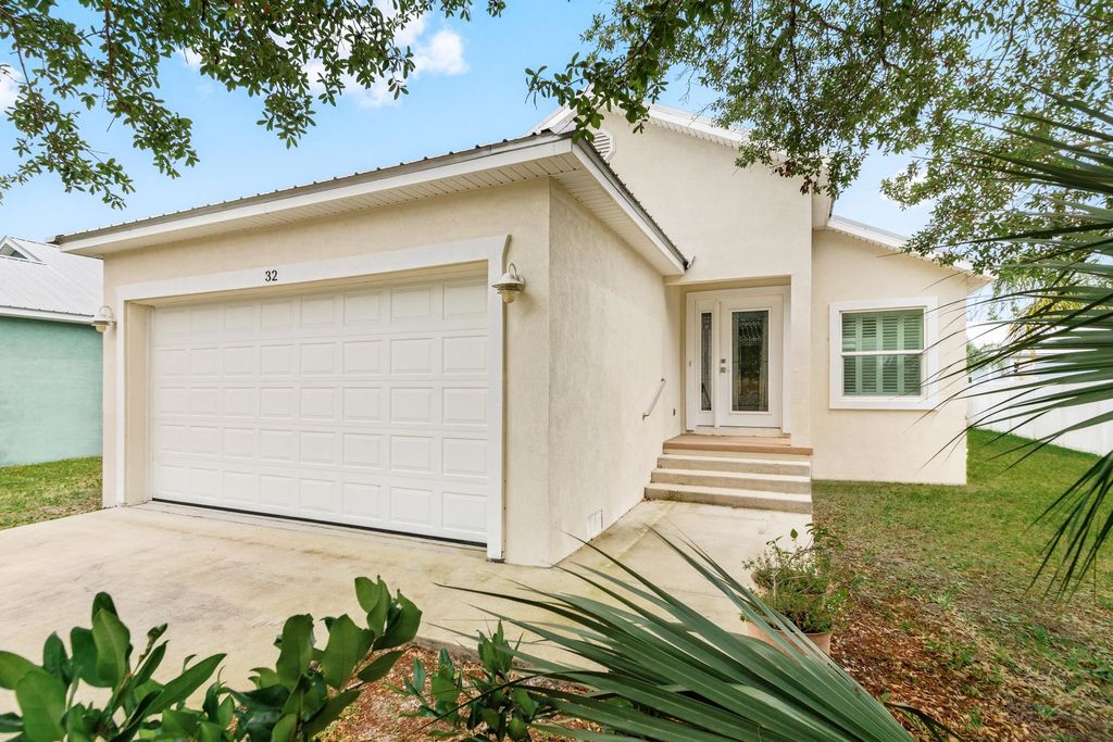 32 S Comares Ave, St Augustine, FL 32080