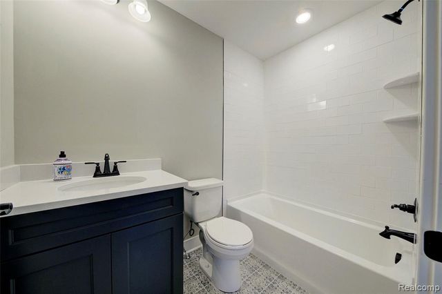 MOH 124 Gambrel Lane Drive, Howell, MI 48843