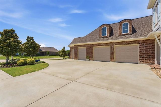 5847 Lakeview Lane, Lake Charles, LA 70605