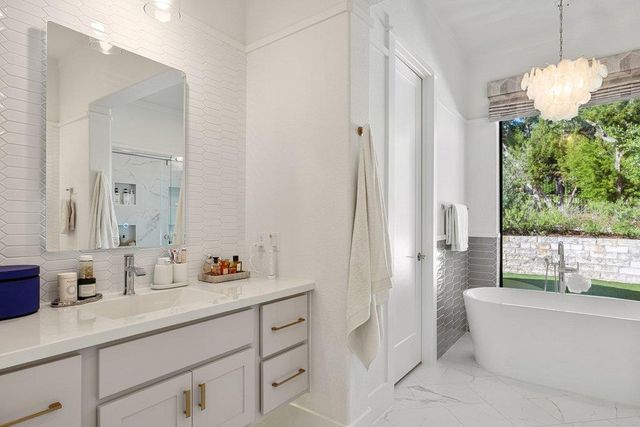 211 Ringtail Stream DR, Austin, TX 78738