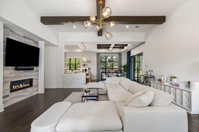 211 Ringtail Stream DR, Austin, TX 78738