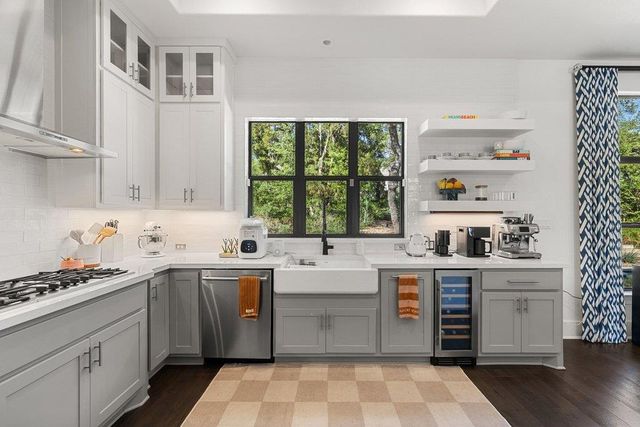 211 Ringtail Stream DR, Austin, TX 78738