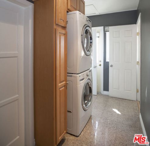 4915 West Boulevard, View Park, CA 90043