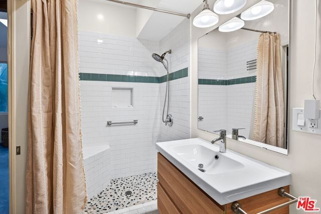 4915 West Boulevard, View Park, CA 90043