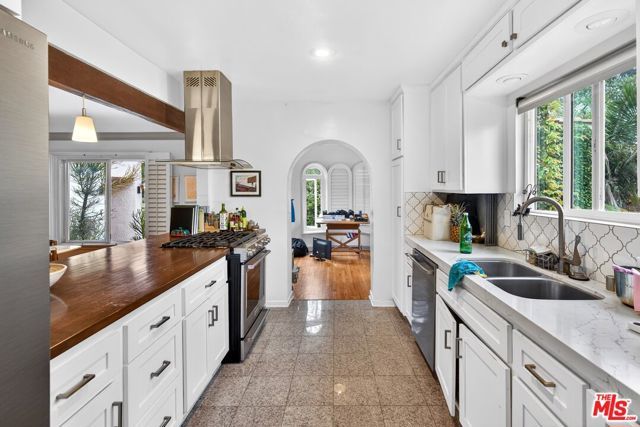 4915 West Boulevard, View Park, CA 90043