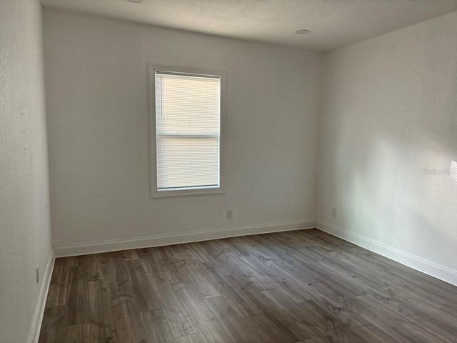 3227 70TH AVENUE N, St Petersburg, FL 33702