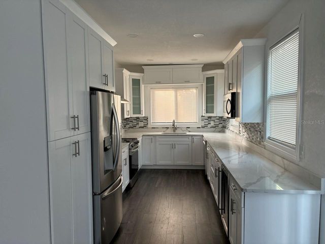 3227 70TH AVENUE N, St Petersburg, FL 33702