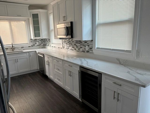 3227 70TH AVENUE N, St Petersburg, FL 33702