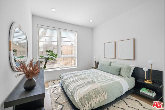 105 S Mariposa Avenue 204, Los Angeles, CA 90004