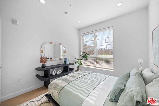 105 S Mariposa Avenue 204, Los Angeles, CA 90004