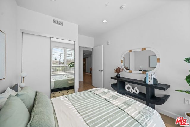 105 S Mariposa Avenue 204, Los Angeles, CA 90004