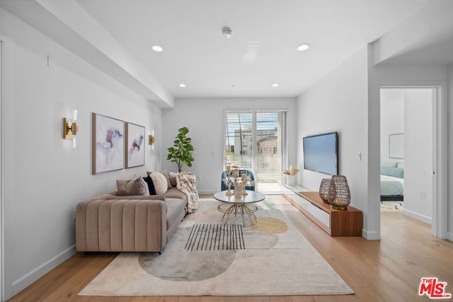 105 S Mariposa Avenue 204, Los Angeles, CA 90004
