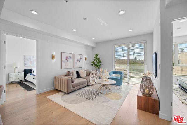 105 S Mariposa Avenue 204, Los Angeles, CA 90004