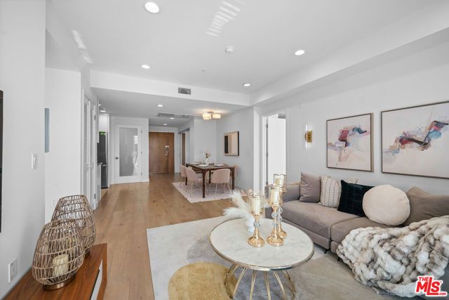 105 S Mariposa Avenue 204, Los Angeles, CA 90004