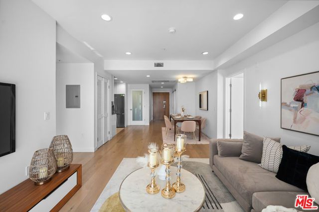105 S Mariposa Avenue 204, Los Angeles, CA 90004