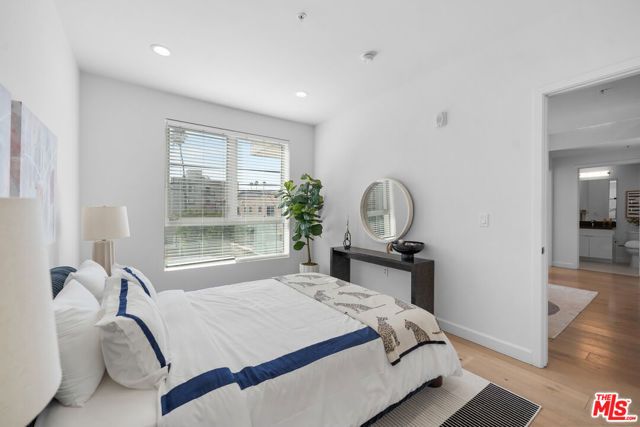 105 S Mariposa Avenue 204, Los Angeles, CA 90004