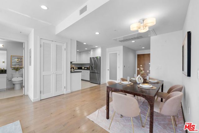 105 S Mariposa Avenue 204, Los Angeles, CA 90004