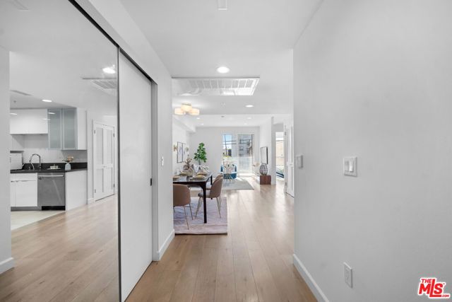 105 S Mariposa Avenue 204, Los Angeles, CA 90004