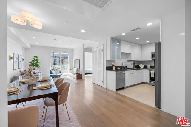 105 S Mariposa Avenue 204, Los Angeles, CA 90004