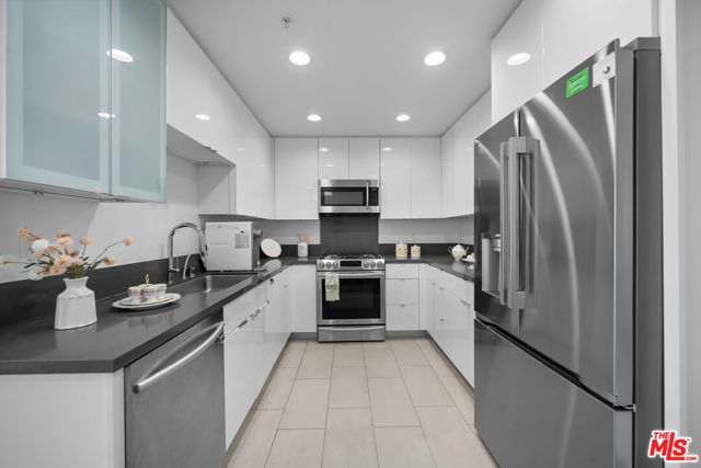105 S Mariposa Avenue 204, Los Angeles, CA 90004