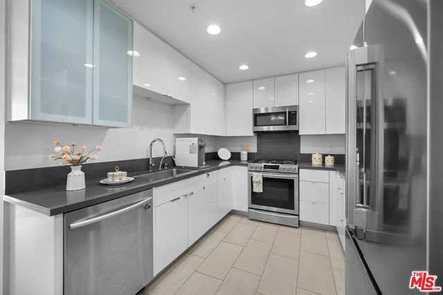 105 S Mariposa Avenue 204, Los Angeles, CA 90004