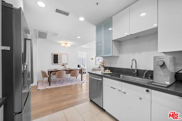 105 S Mariposa Avenue 204, Los Angeles, CA 90004