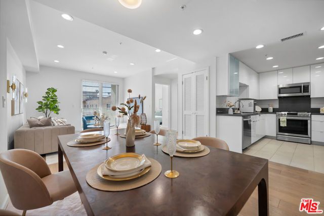 105 S Mariposa Avenue 204, Los Angeles, CA 90004