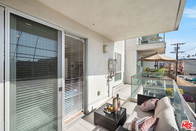 105 S Mariposa Avenue 204, Los Angeles, CA 90004
