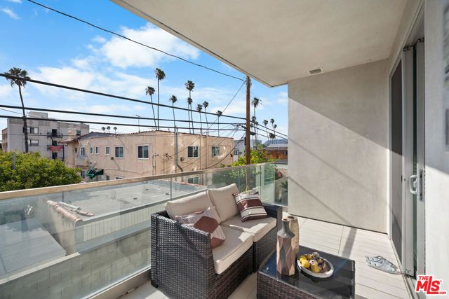 105 S Mariposa Avenue 204, Los Angeles, CA 90004