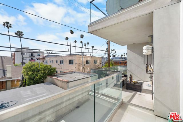 105 S Mariposa Avenue 204, Los Angeles, CA 90004