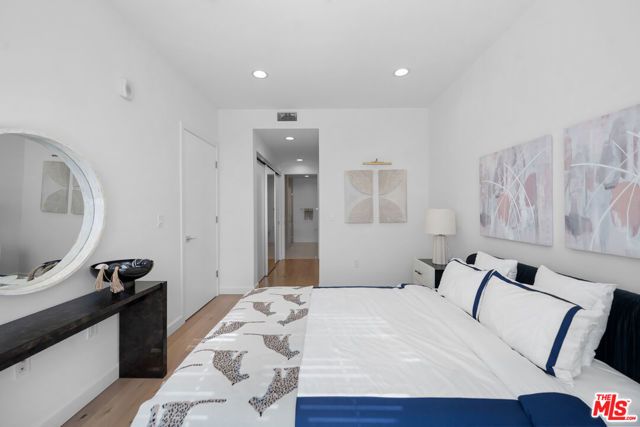 105 S Mariposa Avenue 204, Los Angeles, CA 90004