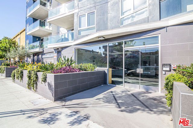 105 S Mariposa Avenue 204, Los Angeles, CA 90004